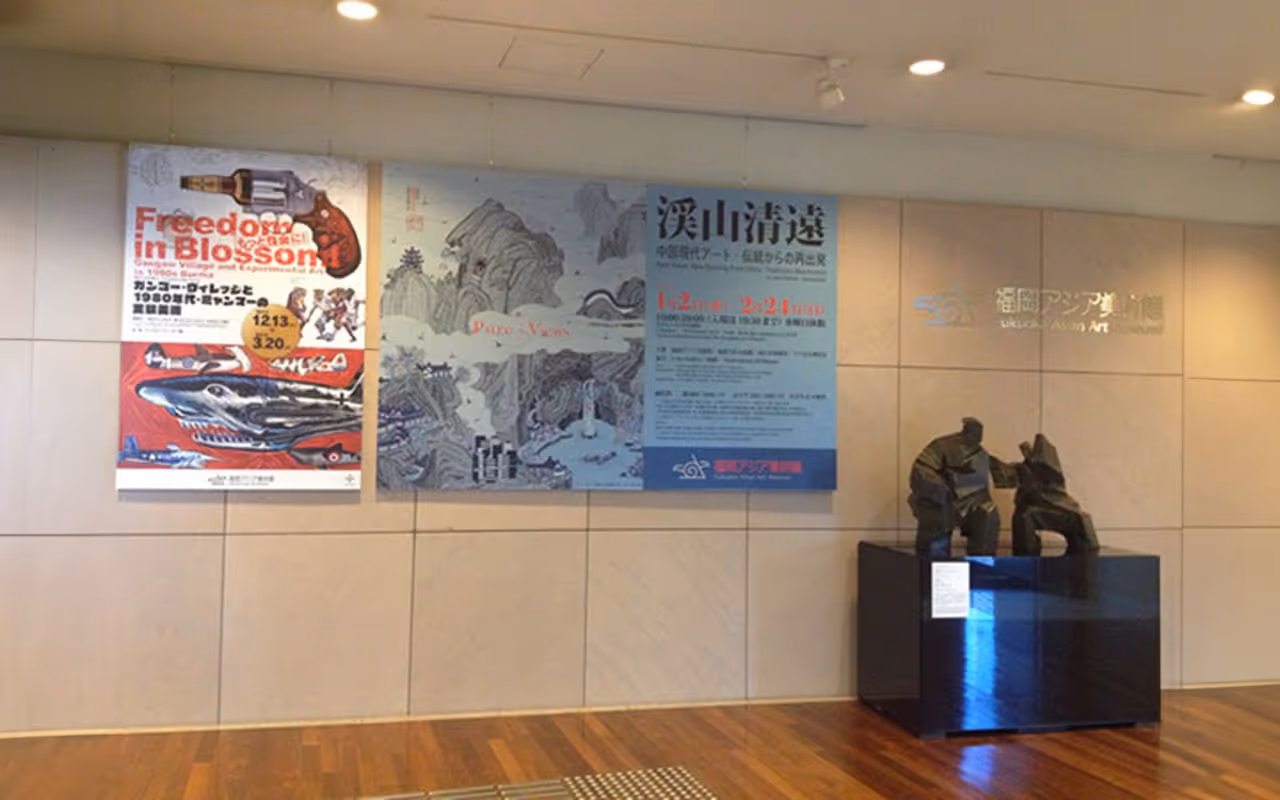 Pure Views Remote From Streams And Mountains